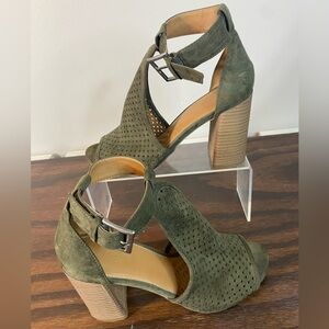 Women's Open Toe Heeled Pump Sandals Universal Thread Taupe 7.5  Green
